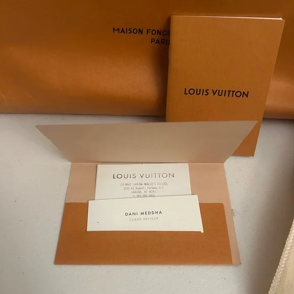 Louis Vuitton Saintoge Monogram - Picture 6 of 6